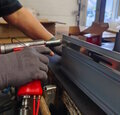Particolare di assemblaggio conto terzi prodotti mobili e arredamento